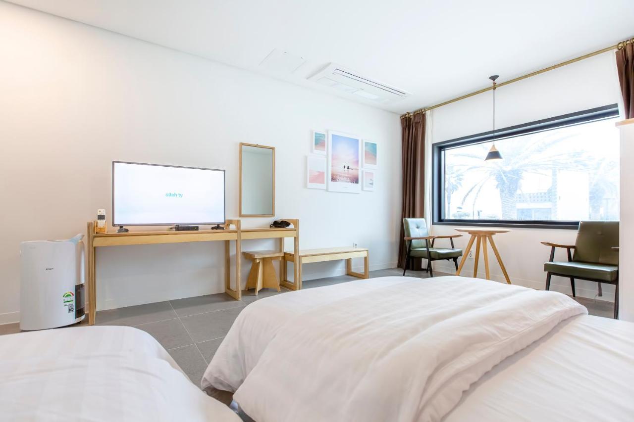Lunamar Pension Jeju Exterior foto