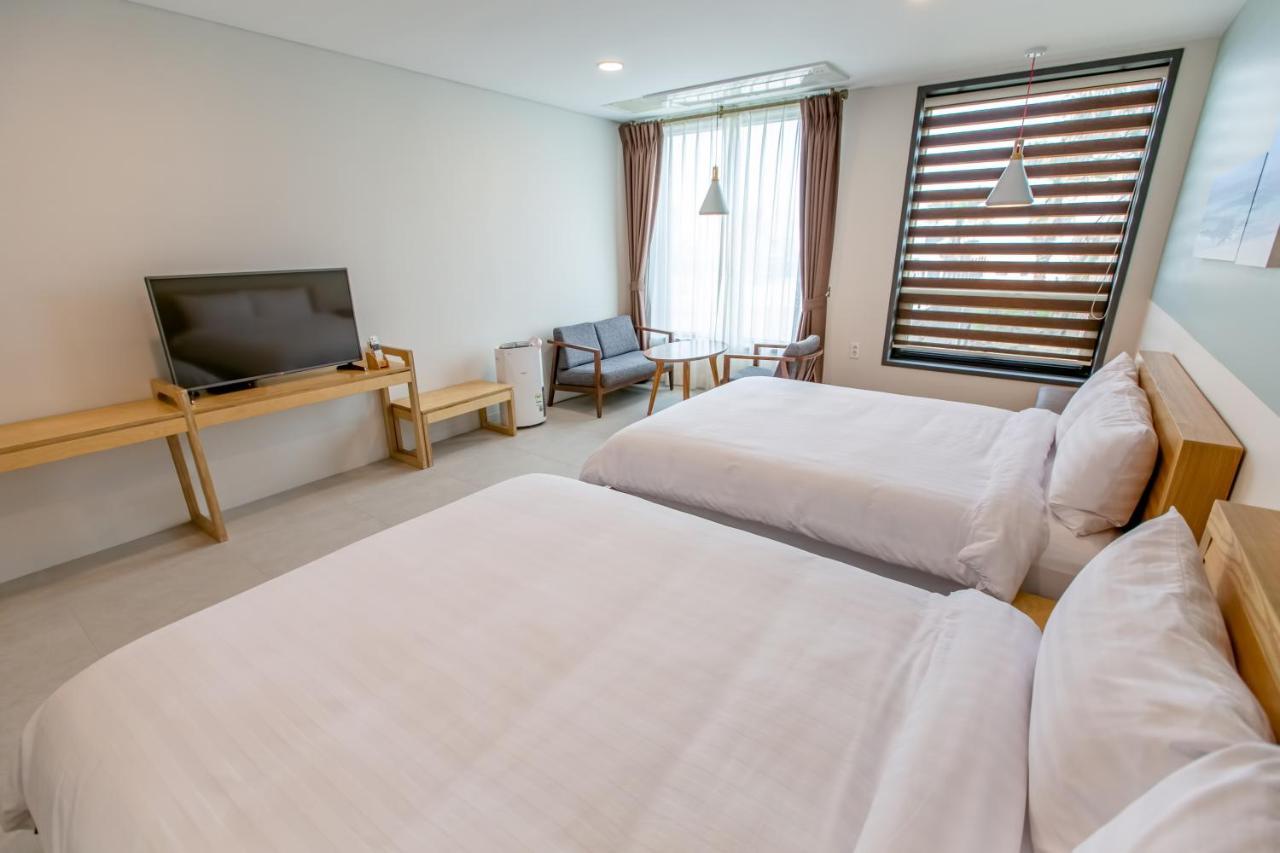 Lunamar Pension Jeju Exterior foto